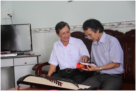 Tác giả Trần Phước Thuận và bạn ông GS Đặng Cảnh Khanh